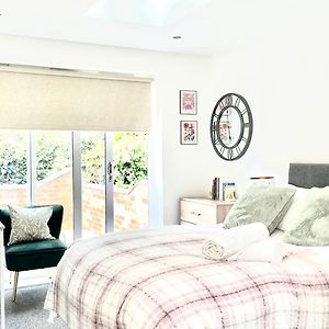 Deluxe Double Room Shower